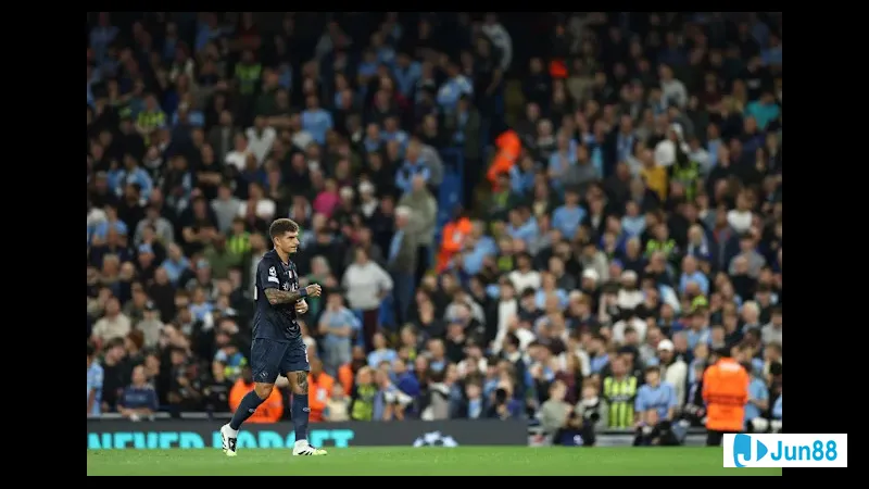 Cầu thủ Napoli tạo ra khoảnh khắc ấn tượng khi vượt qua phòng ngự của Sporting CP