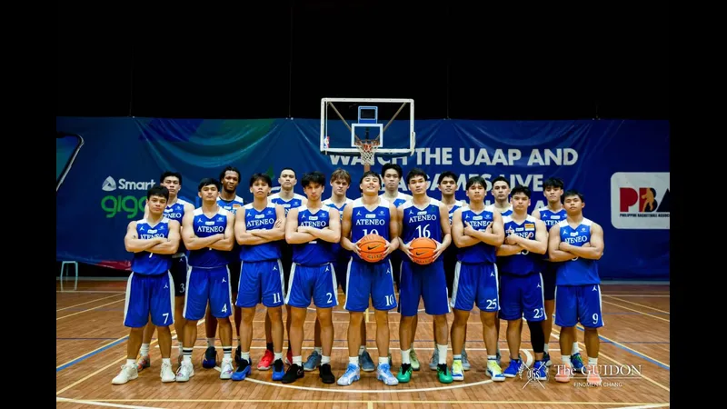 Hậu vệ Blue Eagles chặn đứng pha tấn công của Modbury Jets