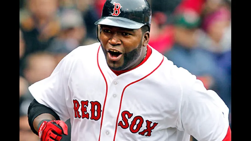 Cầu thủ Dominica đang ghi bàn trong trận đấu với Sint Maarten